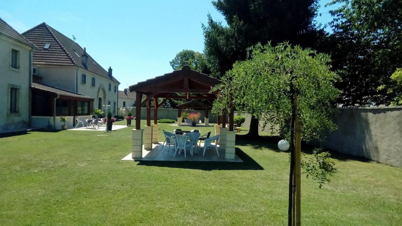 Le Domaine Des Papillons Hotel Beaujeu-Saint-Vallier-et-Pierrejux Kültér fotó