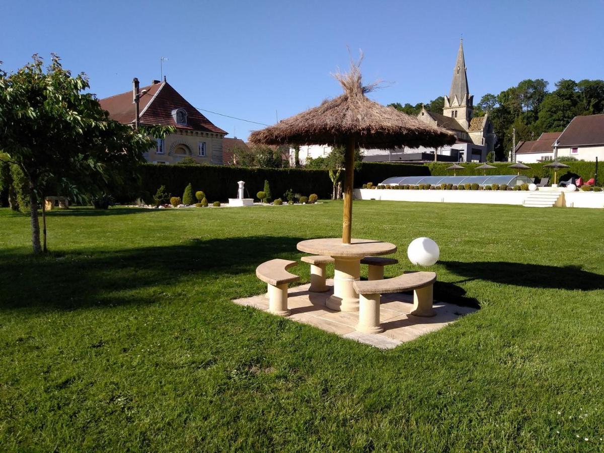 Le Domaine Des Papillons Hotel Beaujeu-Saint-Vallier-et-Pierrejux Kültér fotó
