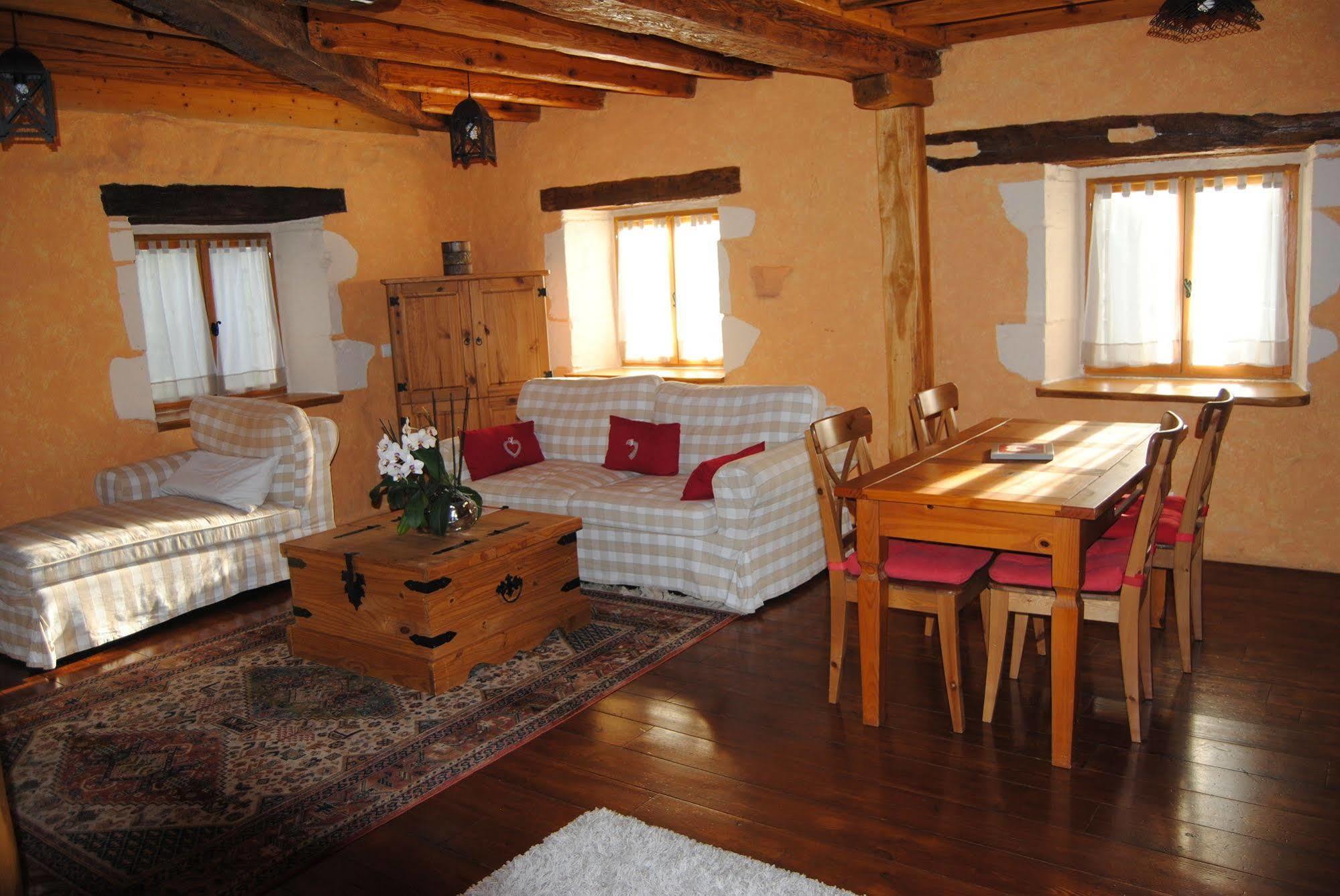 Le Domaine Des Papillons Hotel Beaujeu-Saint-Vallier-et-Pierrejux Kültér fotó